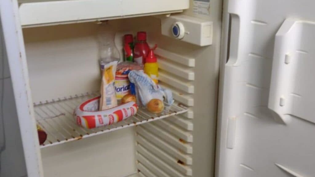 Mulher pede ajuda para alimentar os filhos após ex-parceiro roubar itens da residência