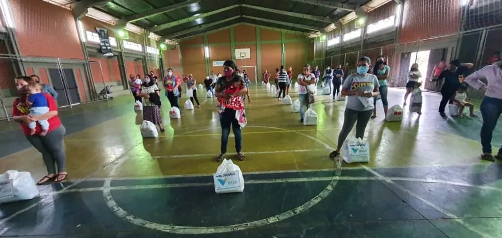 Ação social fornece cestas básicas para mulheres de PG
