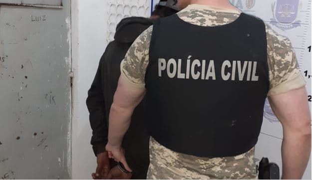 Polícia Civil de Castro prende acusado de homicídio, roubo e ameaça