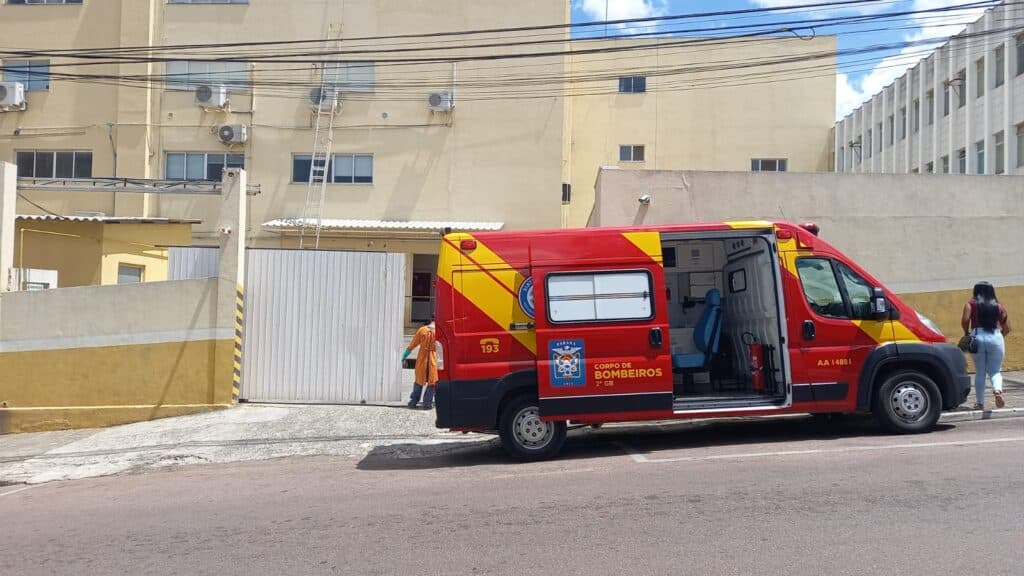 Paciente de hospital fica ferido ao cair de janela