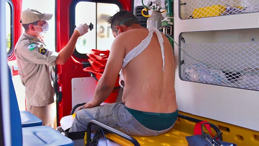 Trabalhador é ferido no peito por serra circular