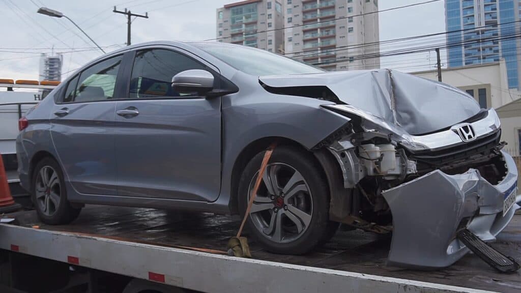 Grave acidente envolve dois veículos na Av. Visconde de Mauá