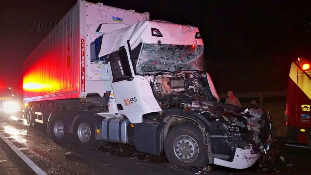 Caminhoneiro fica ferido após grave acidente próximo ao Parque Vila Velha em Ponta Grossa