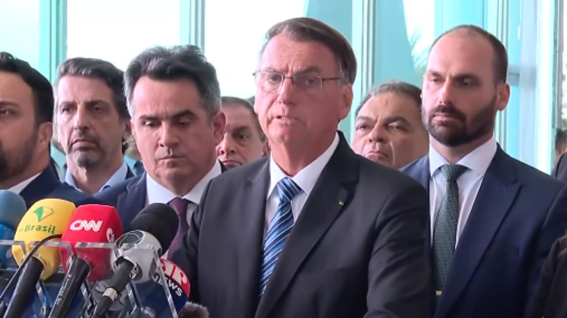 Bolsonaro afirma que irá ‘seguir a constituição’ e autoriza transição de governo