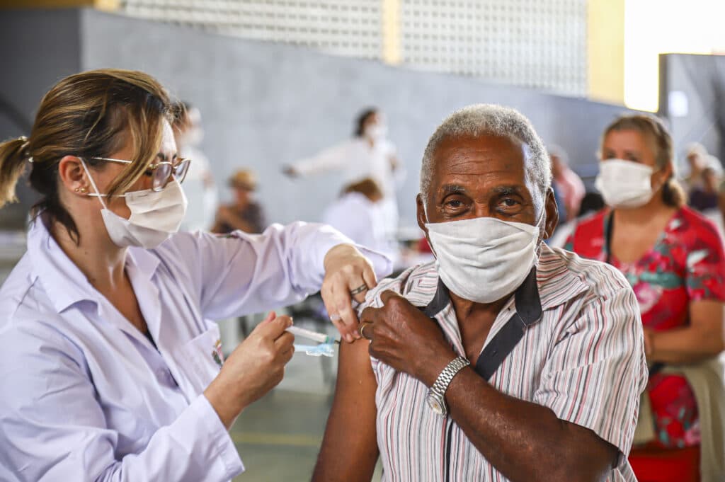 Aberto agendamento para vacinação de idosos com mais de 70 anos