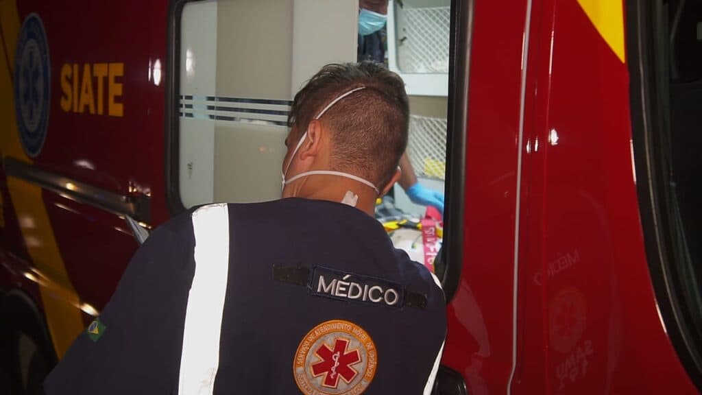 Rapaz de 17 anos está em estado gravíssimo após colisão em Ponta Grossa