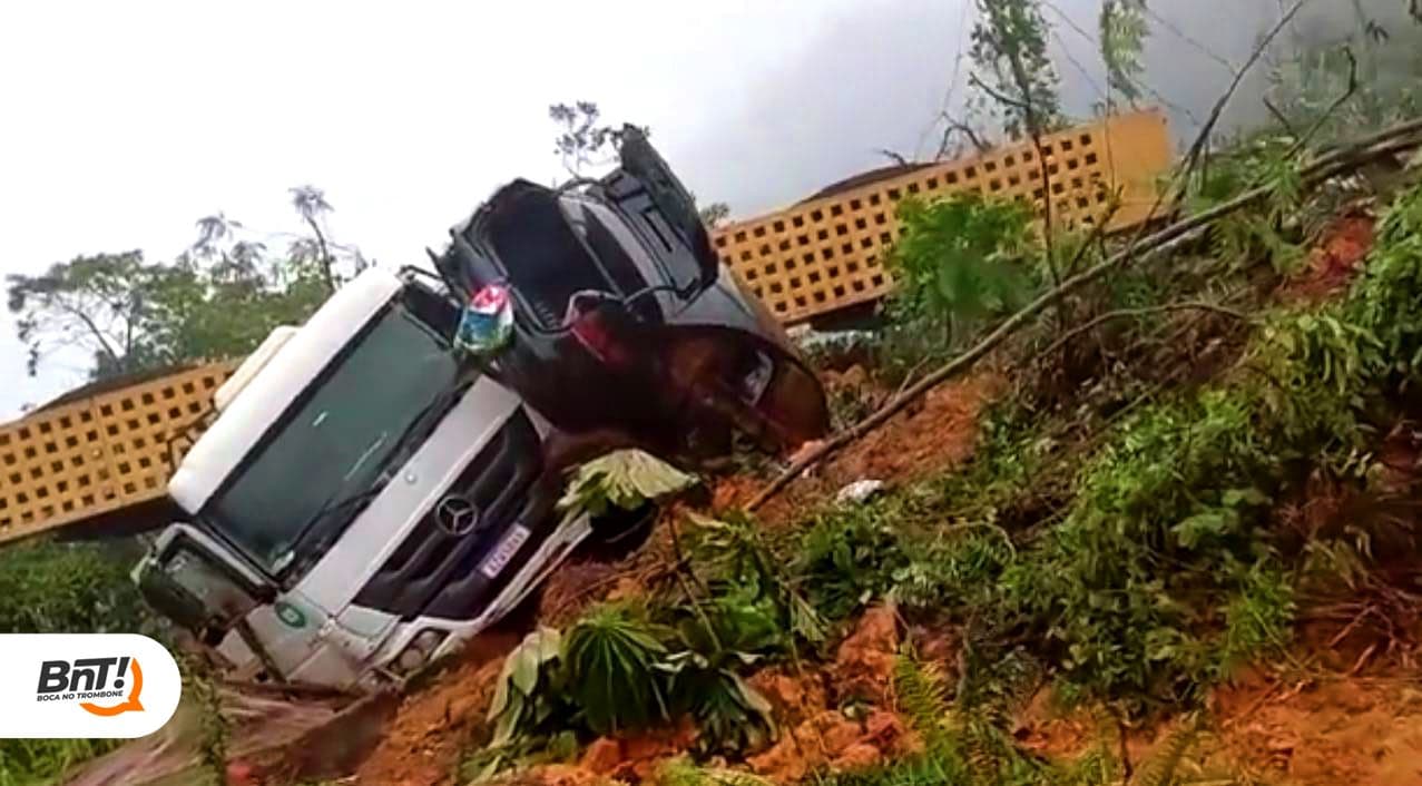 Equipes de resgate enfrentam dificuldades para socorrer vítimas de deslizamentos em rodovia do Paraná