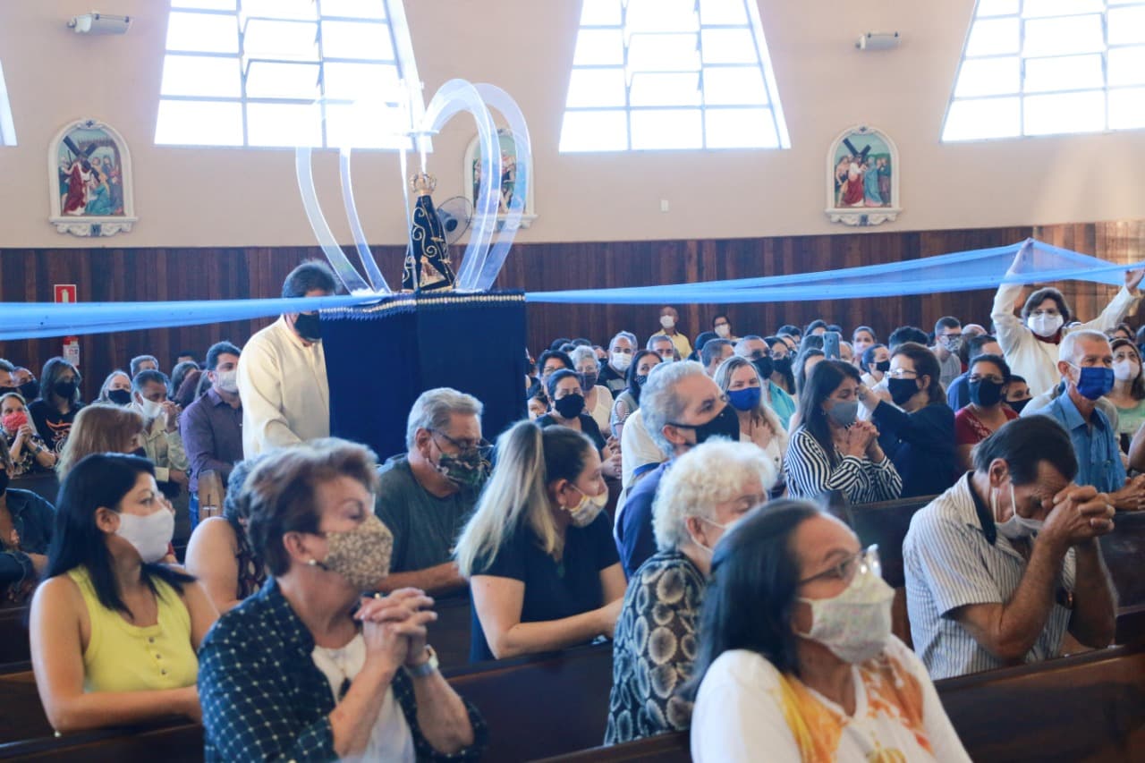 Mesmo com chuva, festa da padroeira volta às ruas de PG