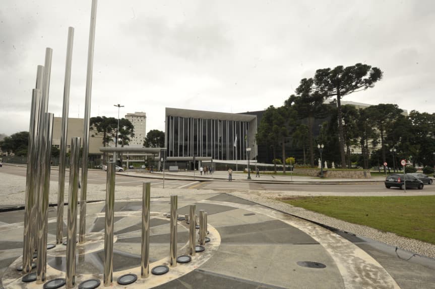Paraná inicia a votação em plenário da proposta que cria a Bancada Feminina na Assembleia