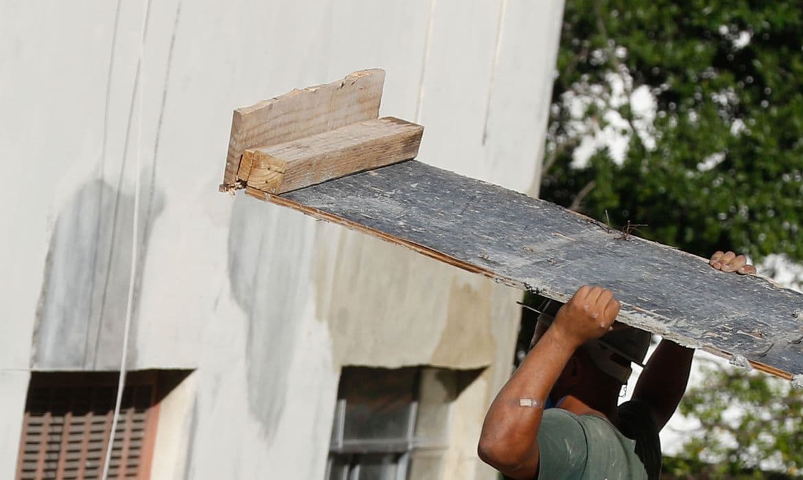 Custo da construção sobe 0,10% em setembro, diz FGV