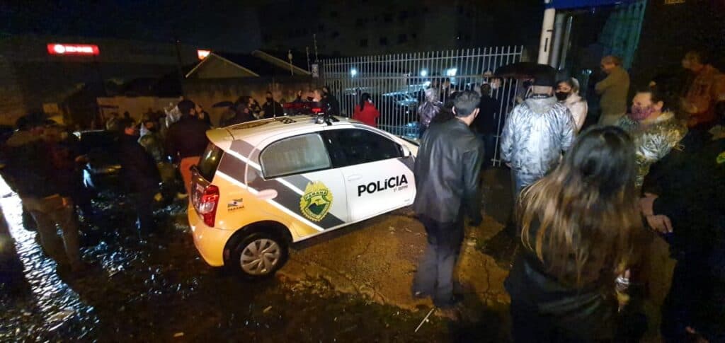Fiéis protestam para impedir a posse  de novo diretor de Igreja em PG