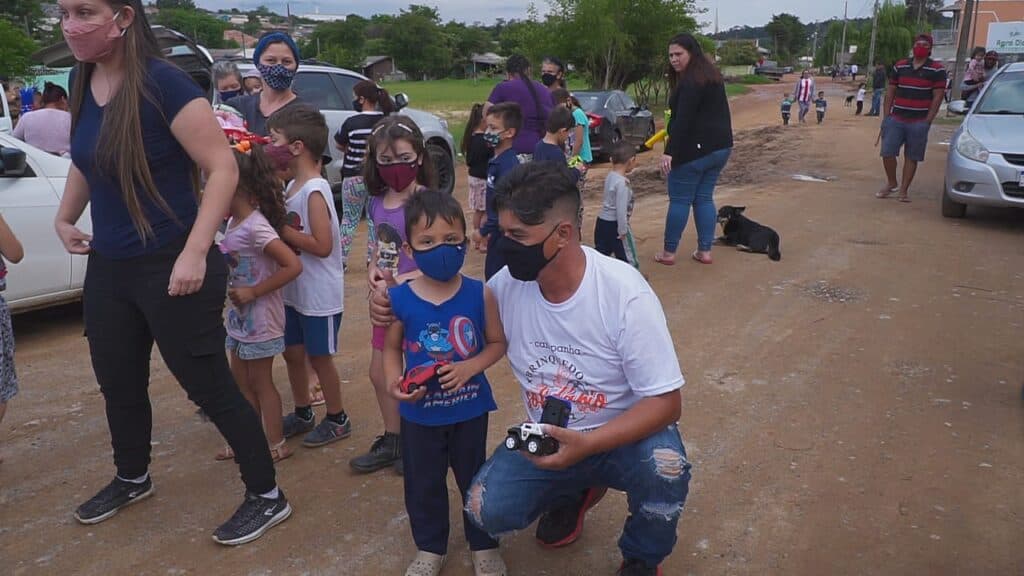 Crianças de PG recebem doações da campanha Brinquedo Solidário