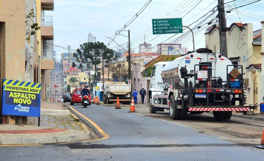 Obras deixam o tráfego de veículos no Centro de Ponta Grossa