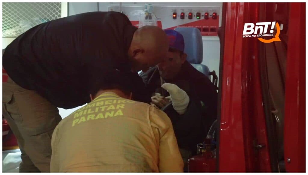Homem é esfaqueado por amigo enquanto dormia