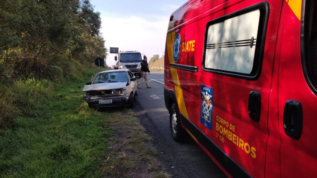 Gol desgovernado bate contra anteparo e causa quatro vítimas em PG