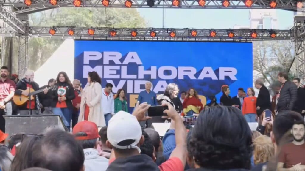 Lula e Requião participam de ato em Curitiba