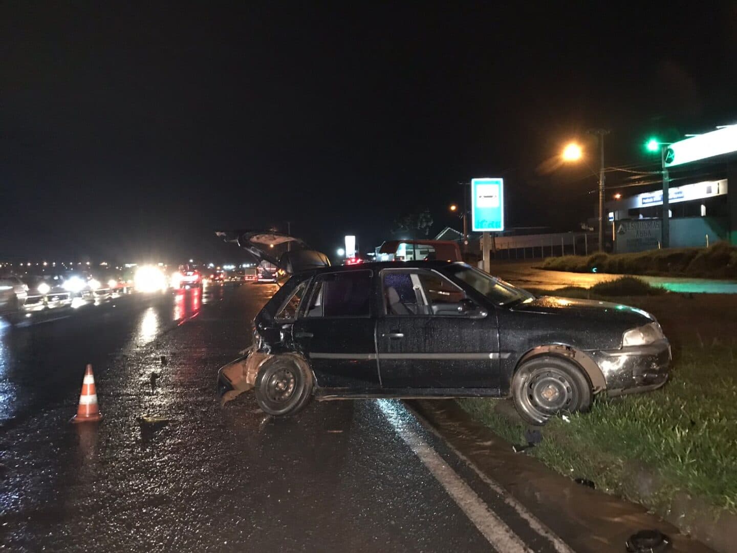 Motorista fica em estado grave após ser atingido por caminhão em PG