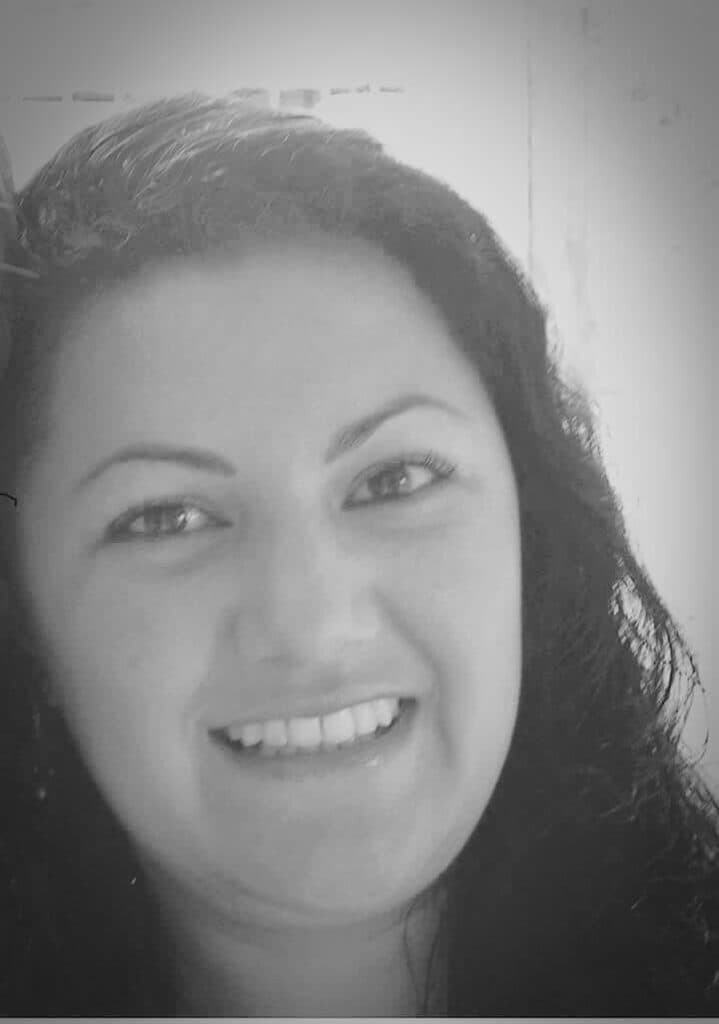 Corpo de mulher encontrada morta dentro de casa segue no IML