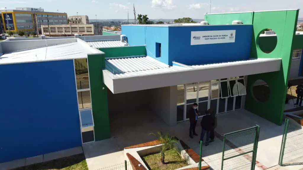 Vídeo: Moradores de Olarias protestam contra Prefeitura de PG após decisão que transforma Unidade de Saúde em Pronto Atendimento Infantil