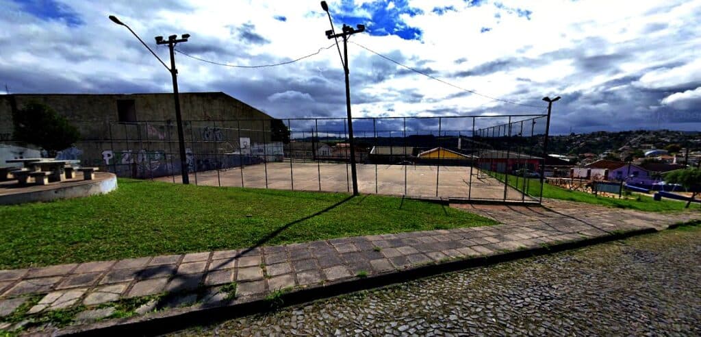 Moradores denunciam abandono de praças e parques na região do Santa Paula