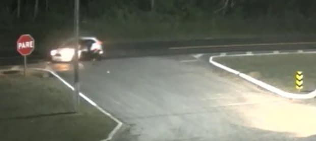 Motociclista morre ao bater contra carro e moto pegar fogo em Palmeira
