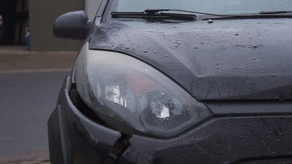 Colisão envolve três carros e deixa uma criança ferida em PG
