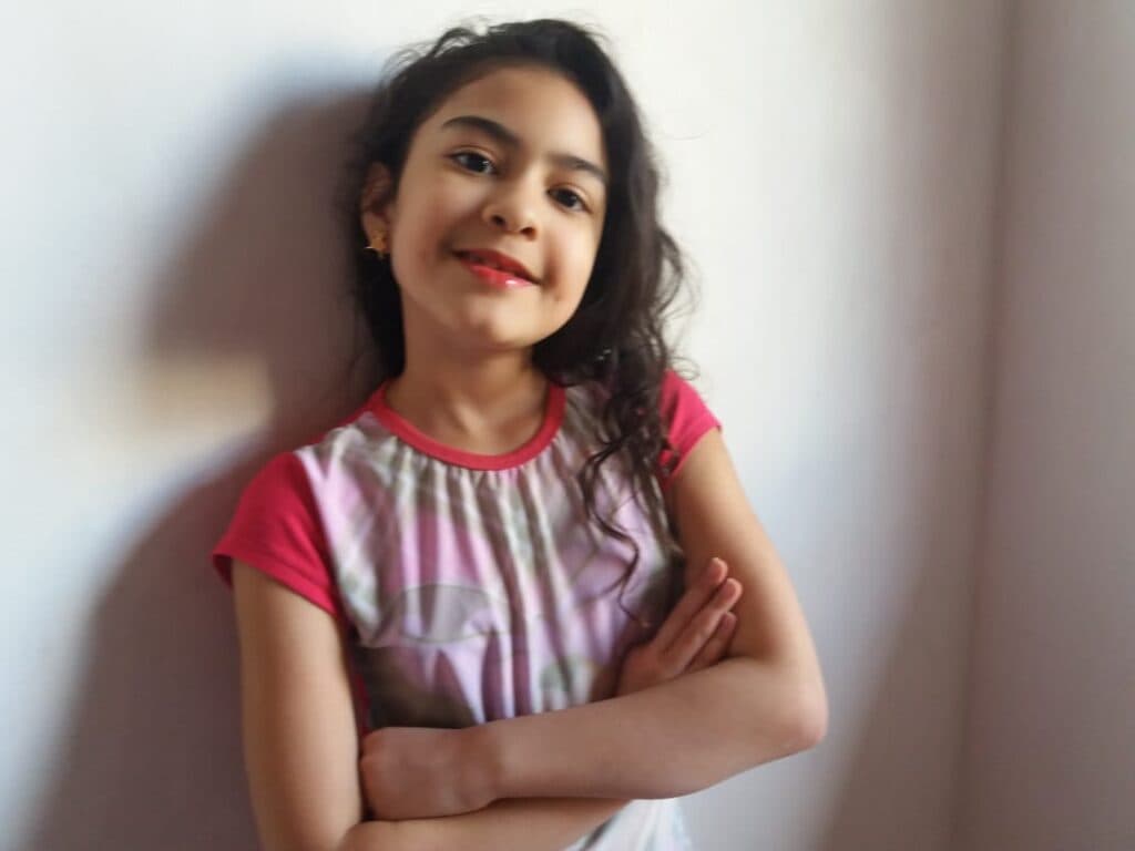 Menina de 9 anos é diagnosticada com nódulo na mama e família pede ajuda para pagar cirurgia