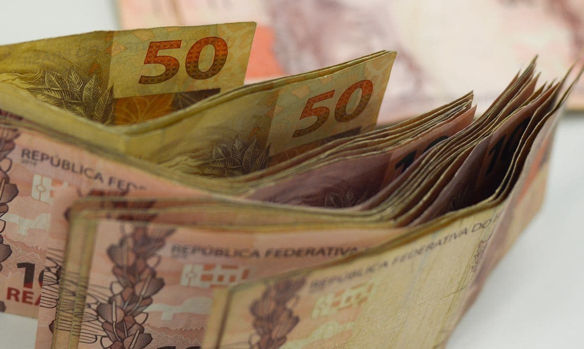 Beneficiários com NIS final 4 recebem hoje o Auxílio Brasil