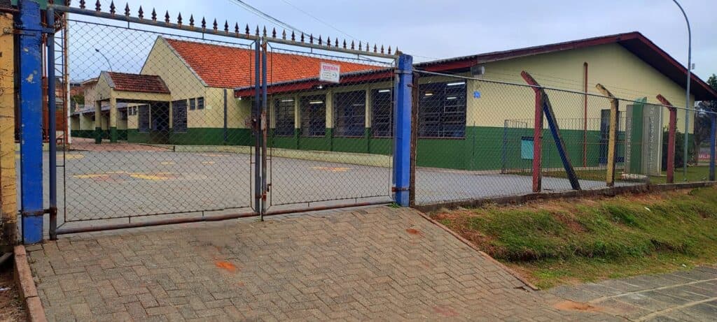 Mães denunciam: Crianças são cuidadas por crianças em escola de tempo integral de PG