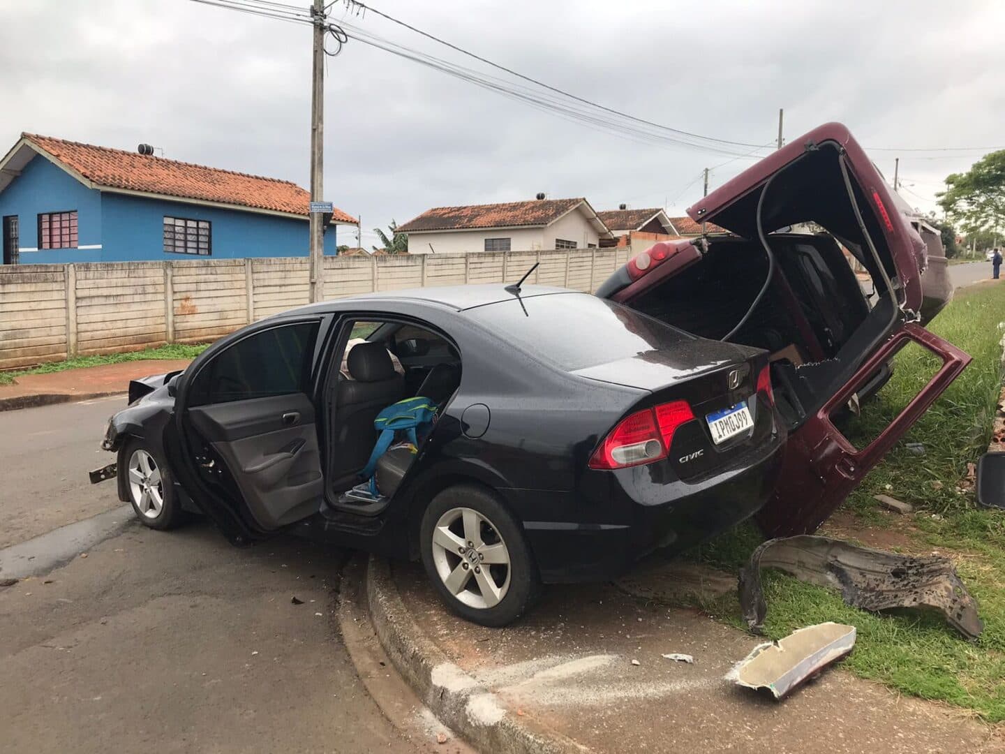Falta de sinalização em cruzamento causa colisão em bairro de PG