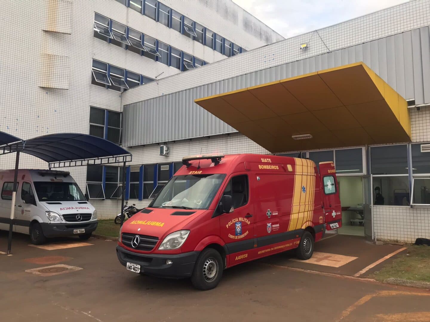Motociclista idoso, com suspeita de embriaguez, sofre acidente e tem ferimentos graves em PG