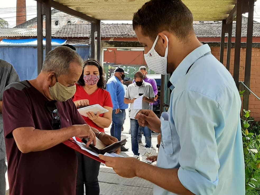 81% dos brasileiros apoiam a exigência de vacina em locais fechados, diz Datafolha
