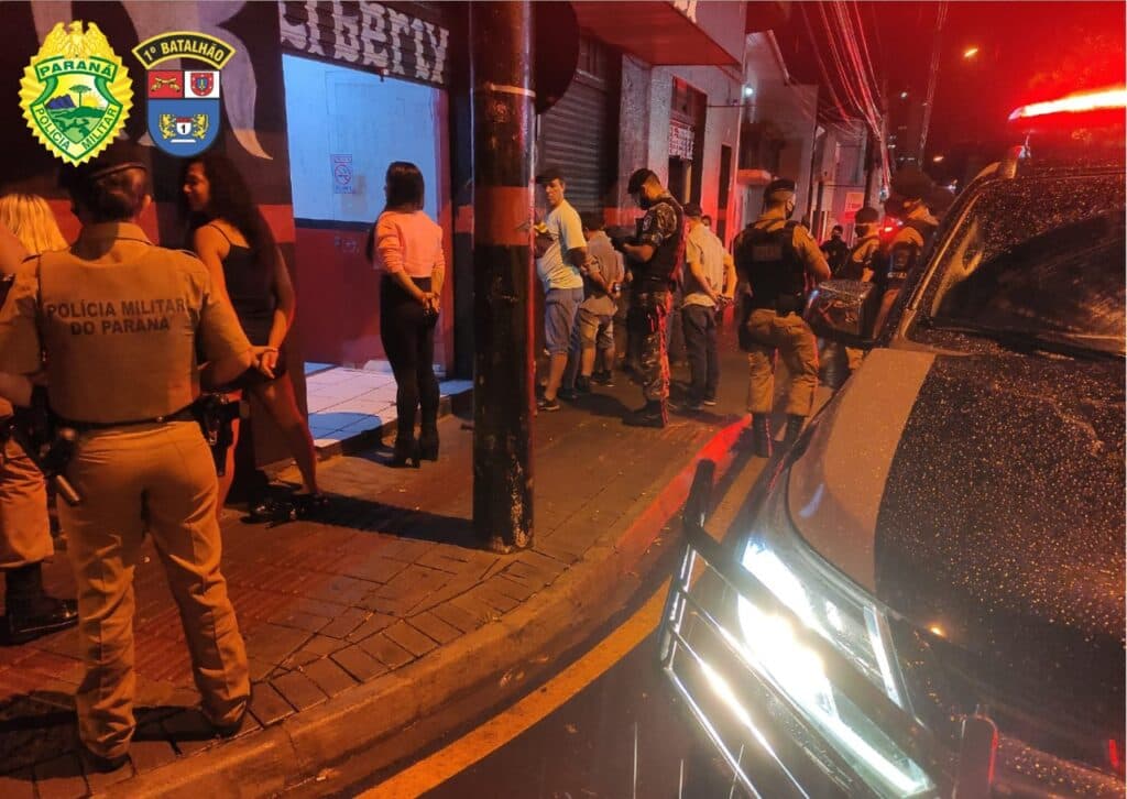 Polícia aborda centenas de pessoas em operação de fiscalização