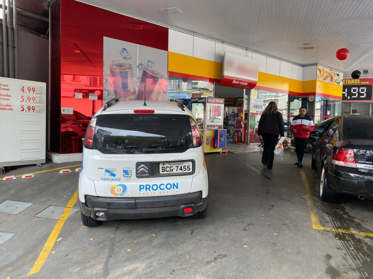 Procon autua quatro postos de combustíveis por prática abusiva de preços em PG