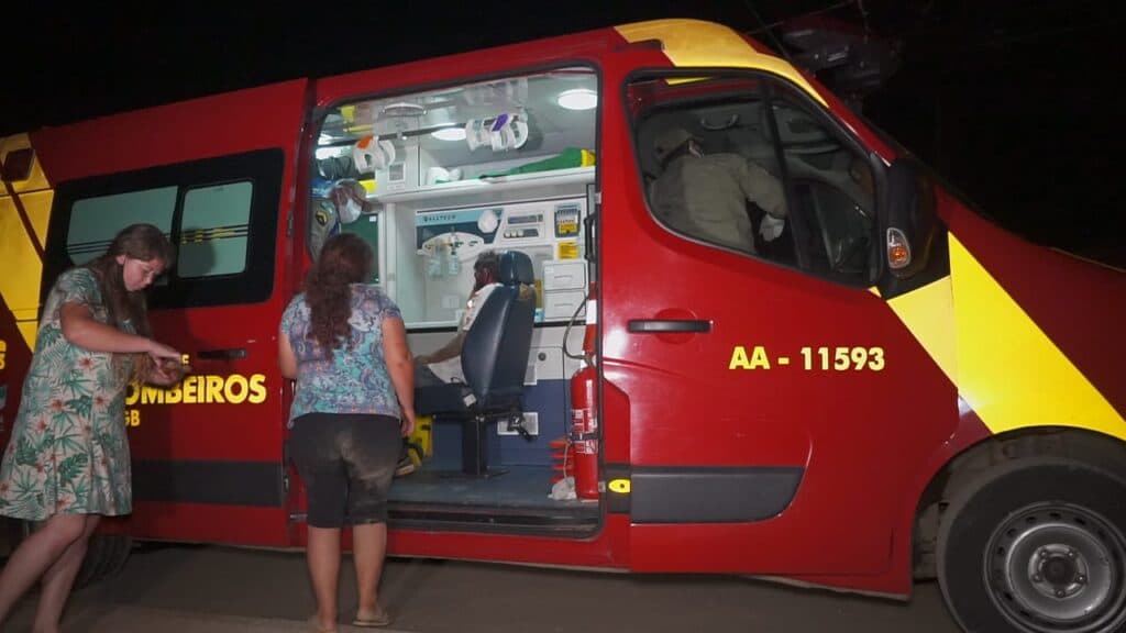 Homem é agredido a pauladas em bairro de Ponta Grossa