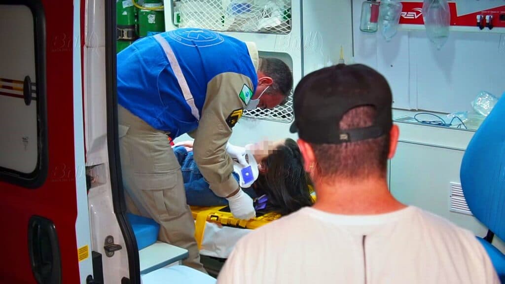 Motorista avança sinal vermelho e causa acidente em PG