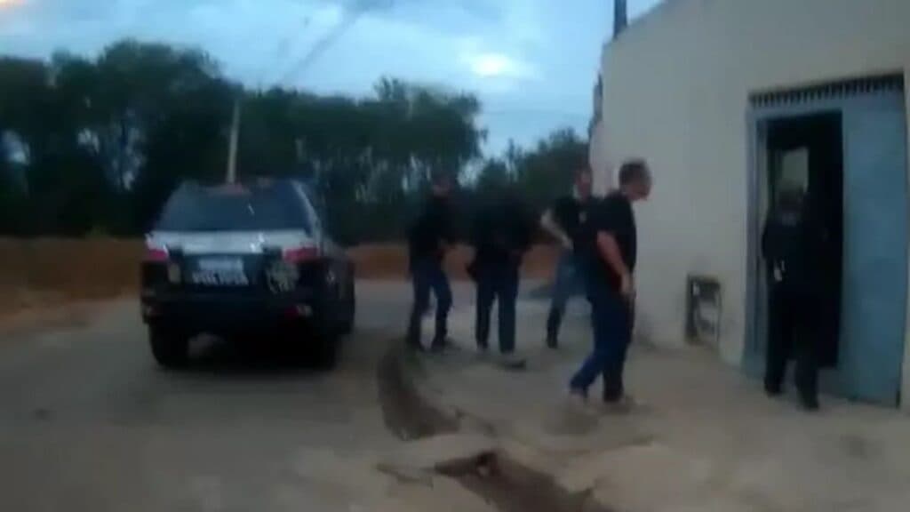 Mulher suspeita de envolvimento em chacina é presa