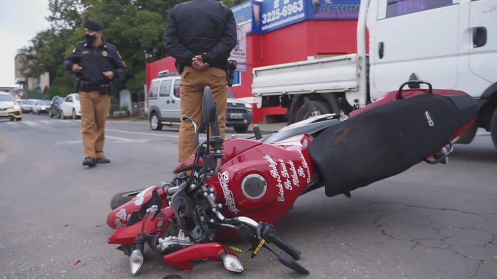 De novo: motociclista fica ferido após colisão próximo ao Germano Krüger