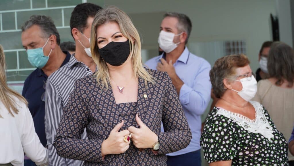 Deputada Aline faz maratona para entrega de obras e emendas