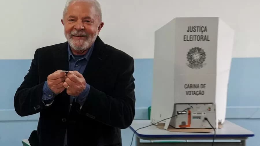 Lula vota em SP: ‘Essa é a eleição mais importante’, diz