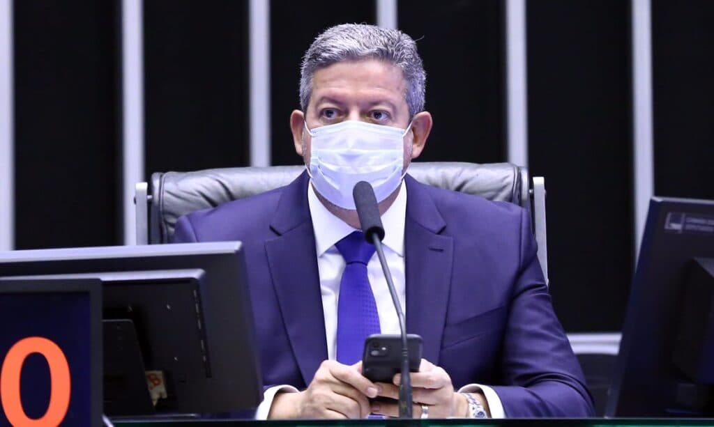 Presidente da Câmara diz que votará alteração do ICMS dos combustíveis