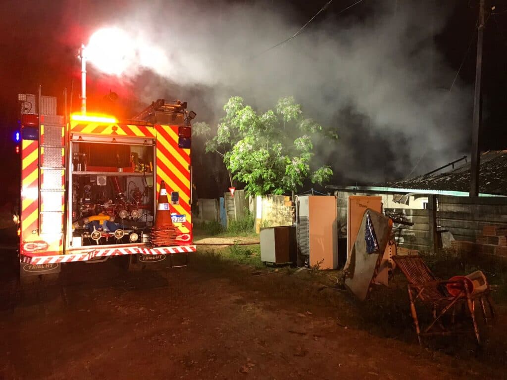 Incêndio destrói casa no Cara Cara