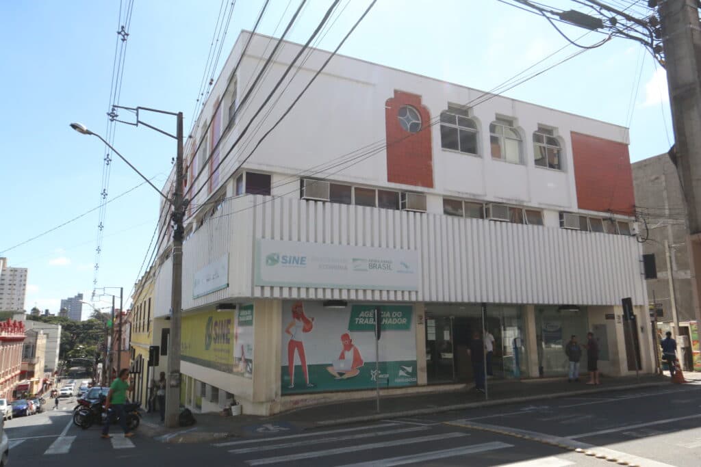 Mercado abre 30 vagas para contratação imediata em PG