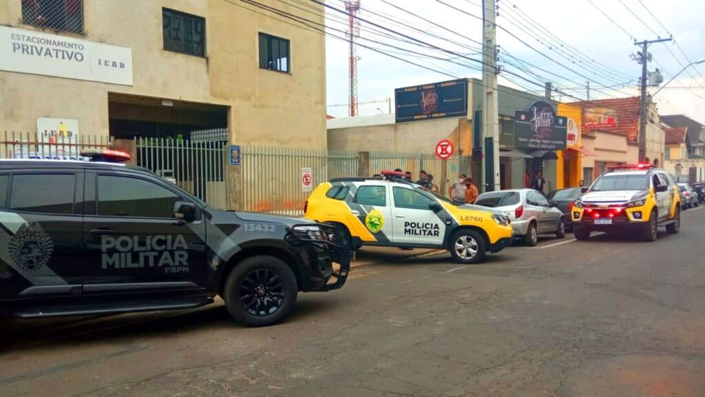 Fiéis entram em confronto durante discussão em frente a Assembleia de Deus