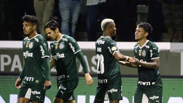 Palmeiras vence o Cuiabá e volta à liderança da Série A