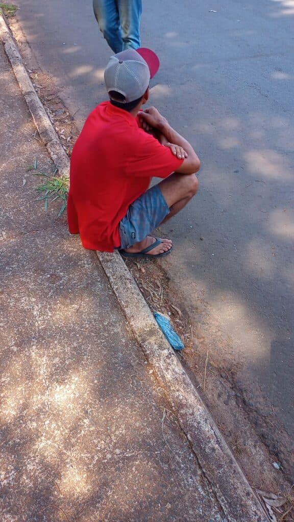 Moradores detém homem que furtava fios de luz em residências de PG