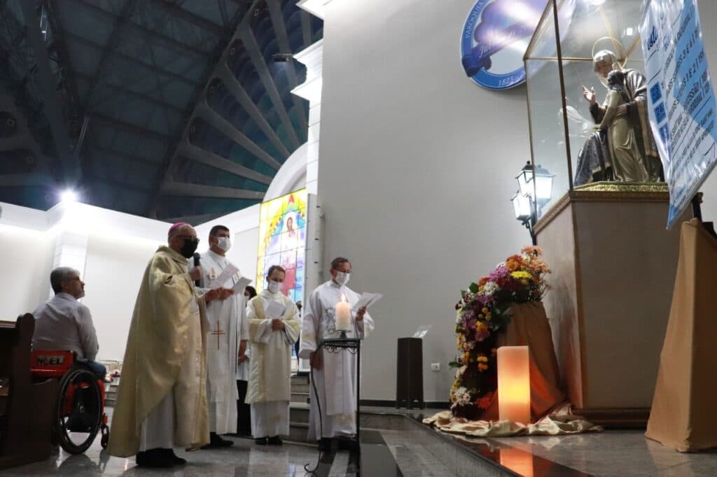 Procissões marcam celebração pela Senhora Santana em PG e Castro