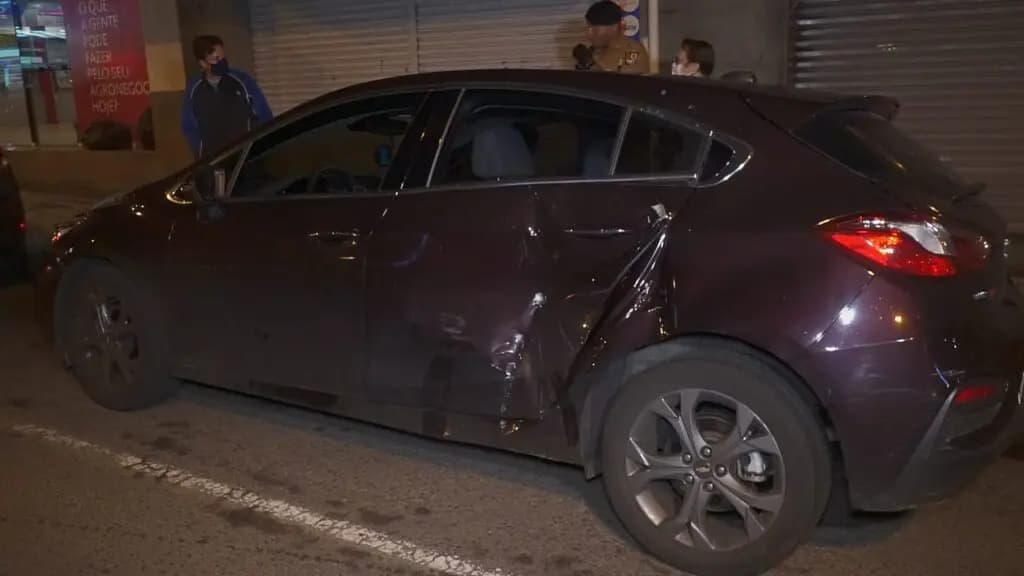 Acidente entre carro e moto deixa vítima no Centro de PG