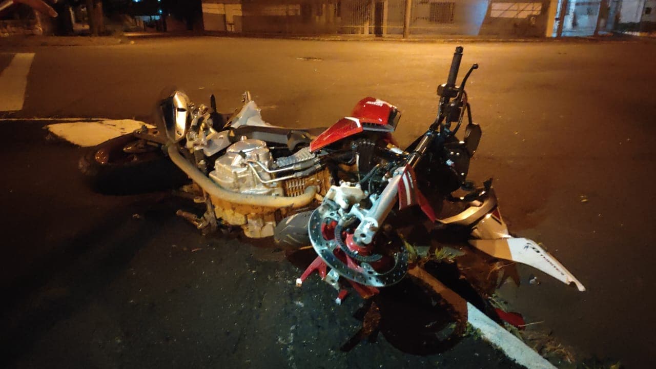 Motociclista gravemente ferido e Moto destruída após acidente em PG