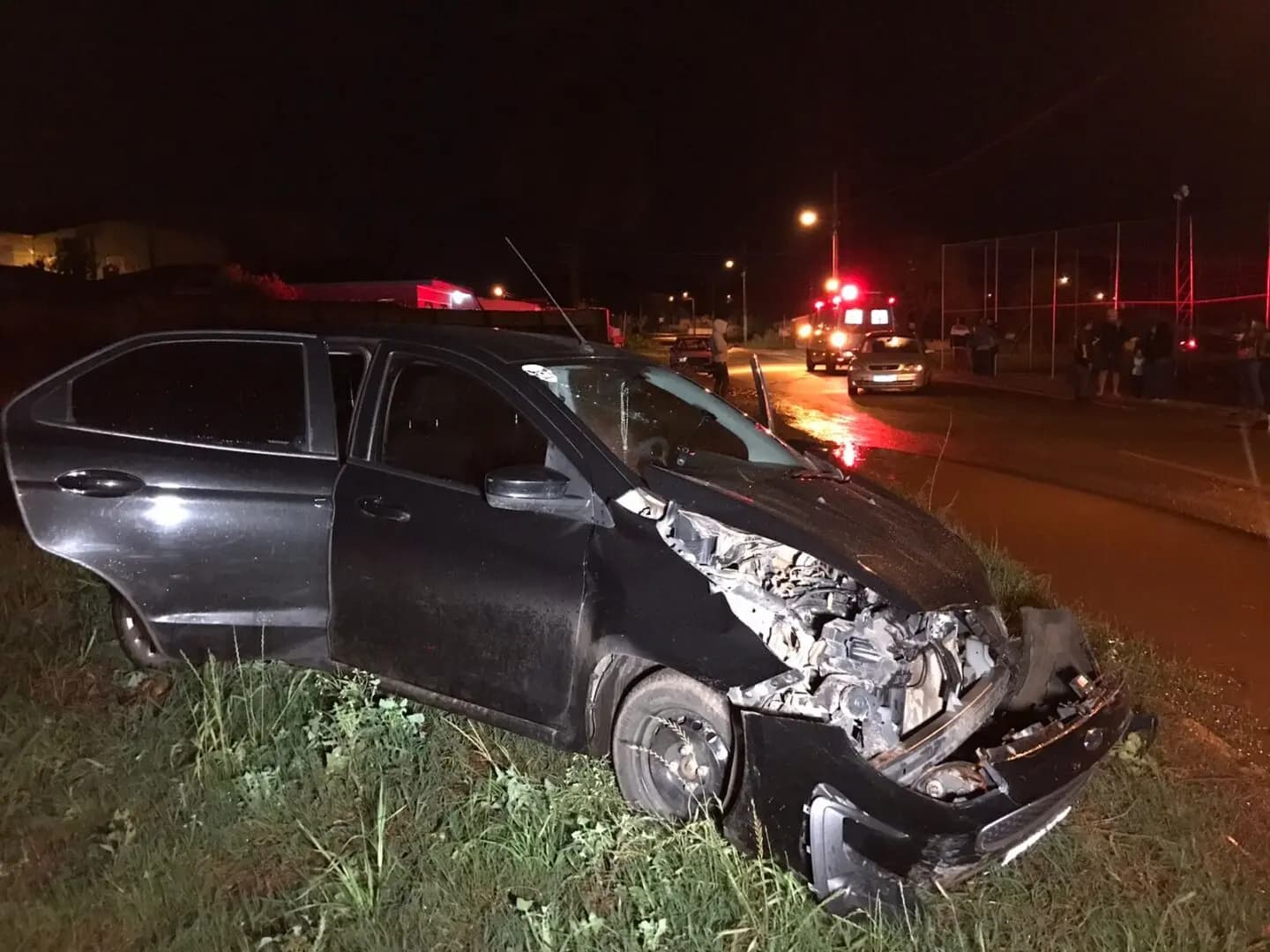 Criança e gestante ficam feridas em acidente envolvendo dois carros em PG